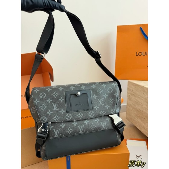 Louis Vuitton Messenger (Monogram Eclipse)